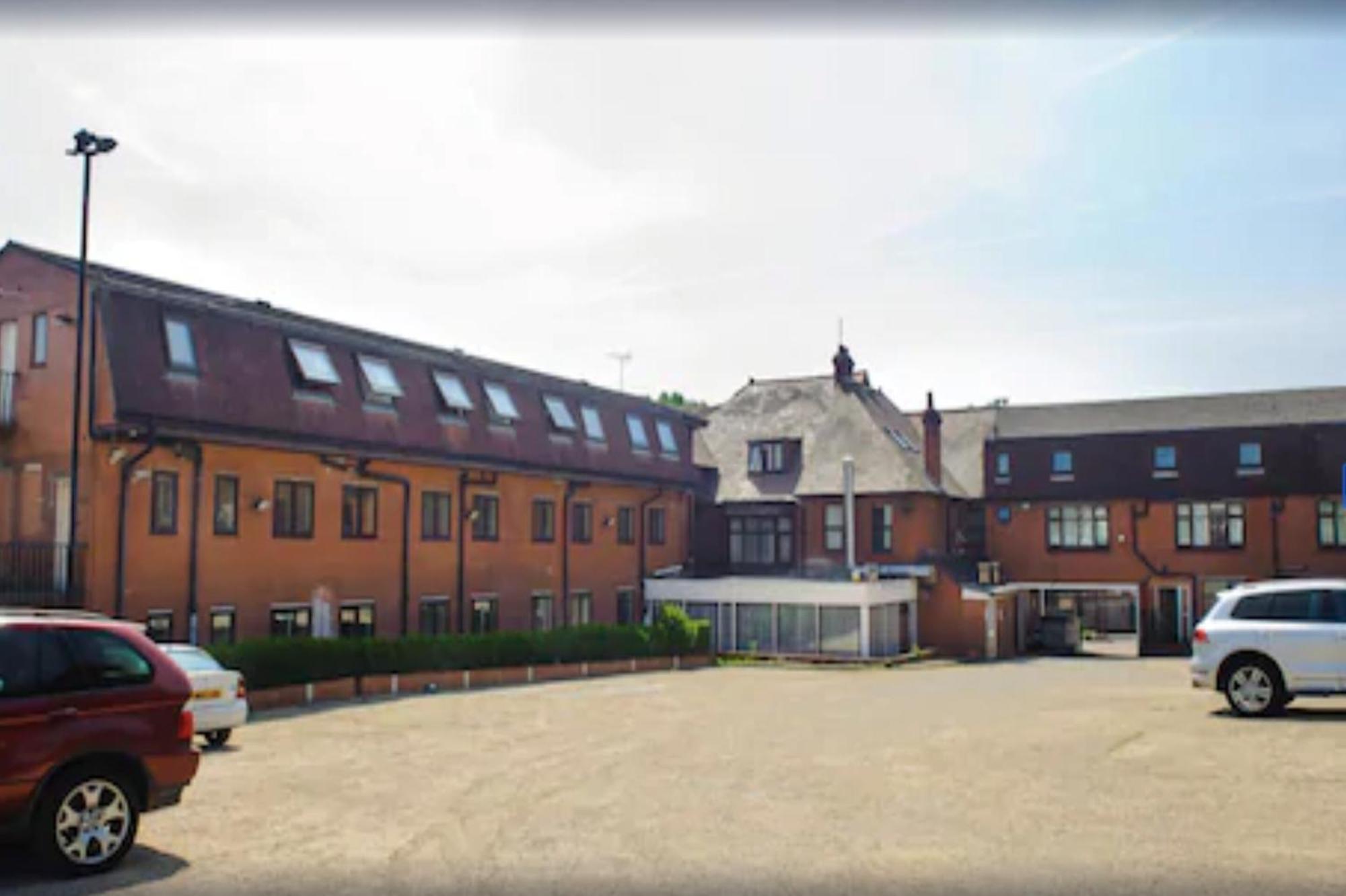 The Luton Hotel Exterior foto